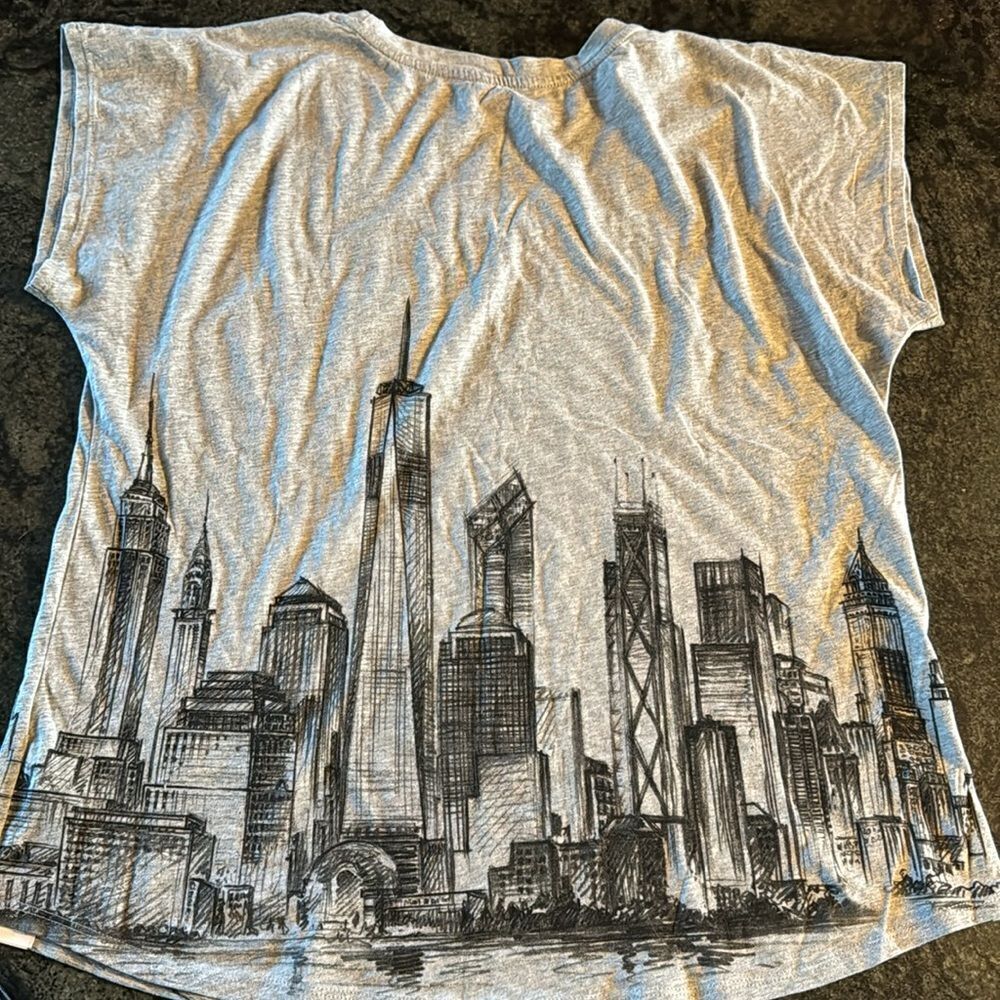 DISNEY Minnie bow with NYC skyline t shirt - Picture 6 of 8